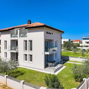 apartments-villa-navis.hotelinzadar.com/